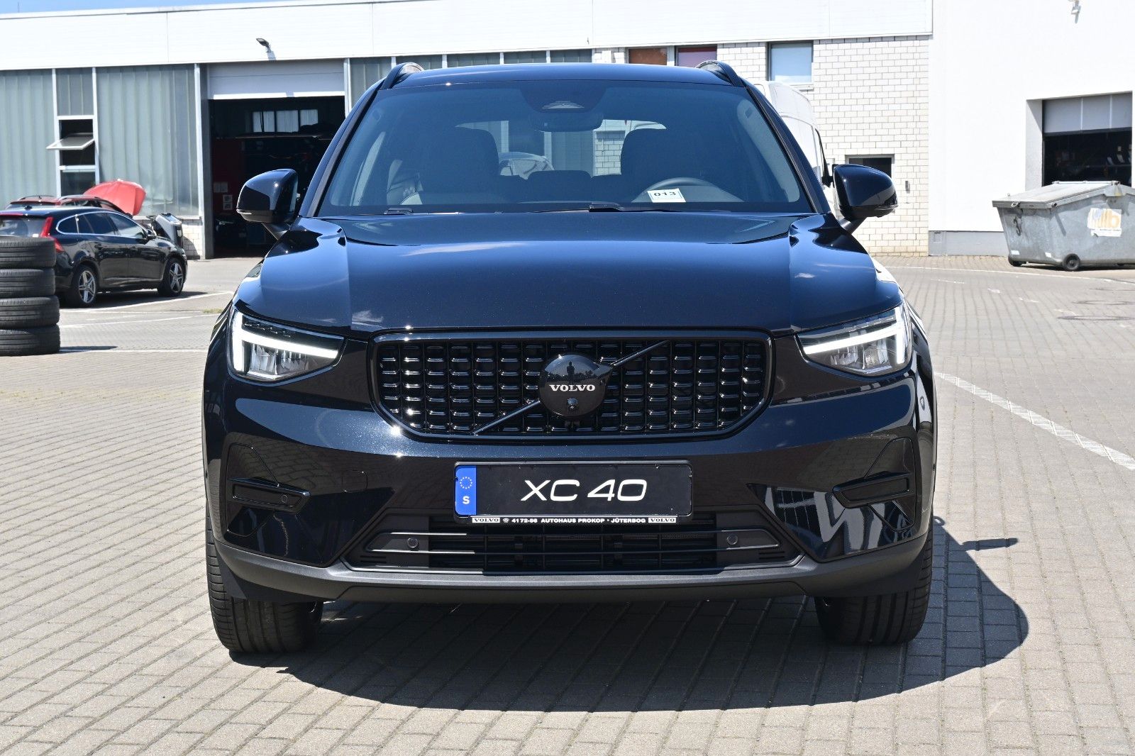 Fahrzeugabbildung Volvo XC40 B3 DKG Plus Black Edition*PANO*360°*ACC*AHK