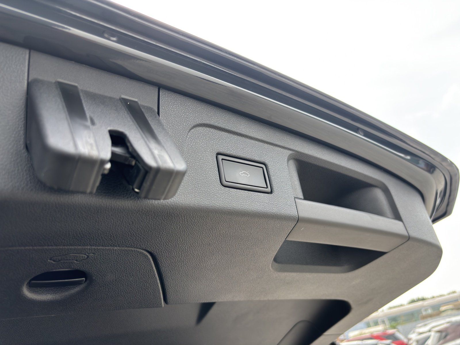 Fahrzeugabbildung Volkswagen Touran 1.5 TSI DSG Highline/PANO-DACH/KAMERA/7Si