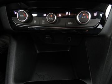 Fotografie des Opel Corsa F e Elegance *LED-Matrix**Navi Pro*