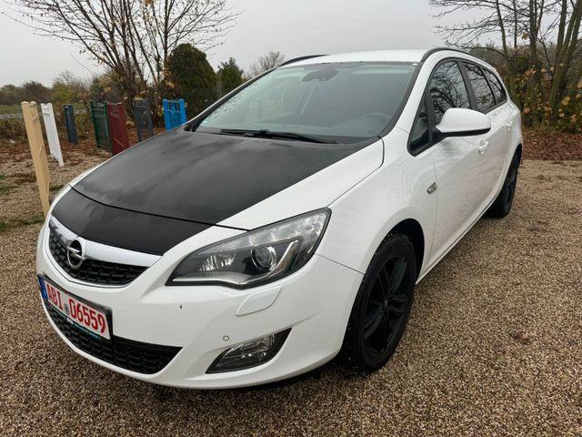 Opel Astra J Sports Tourer Design Edition