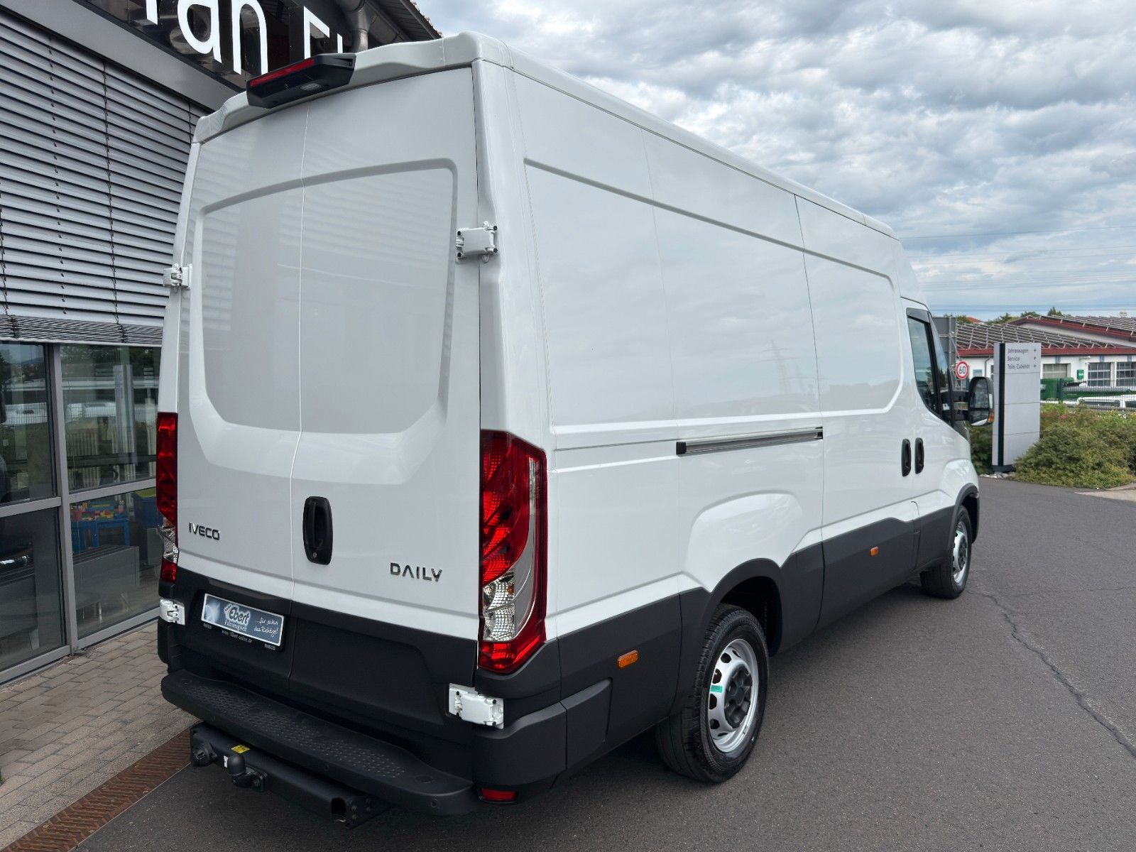 Fahrzeugabbildung Iveco Daily 35S14B V Airlineschienensystem *AHK 3,5 t*
