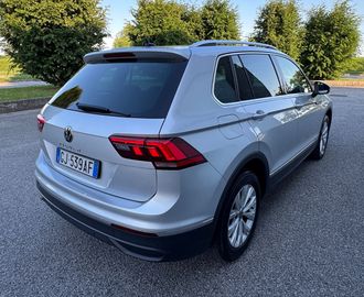 Volkswagen Tiguan - 4