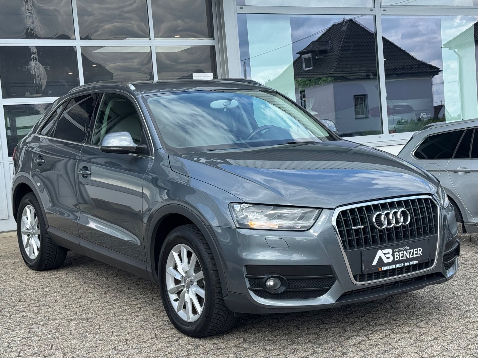 Fahrzeugabbildung Audi Q3 2.0 TDI quattro S-Tronic/SHZ/ALU/TÜV-NEU/