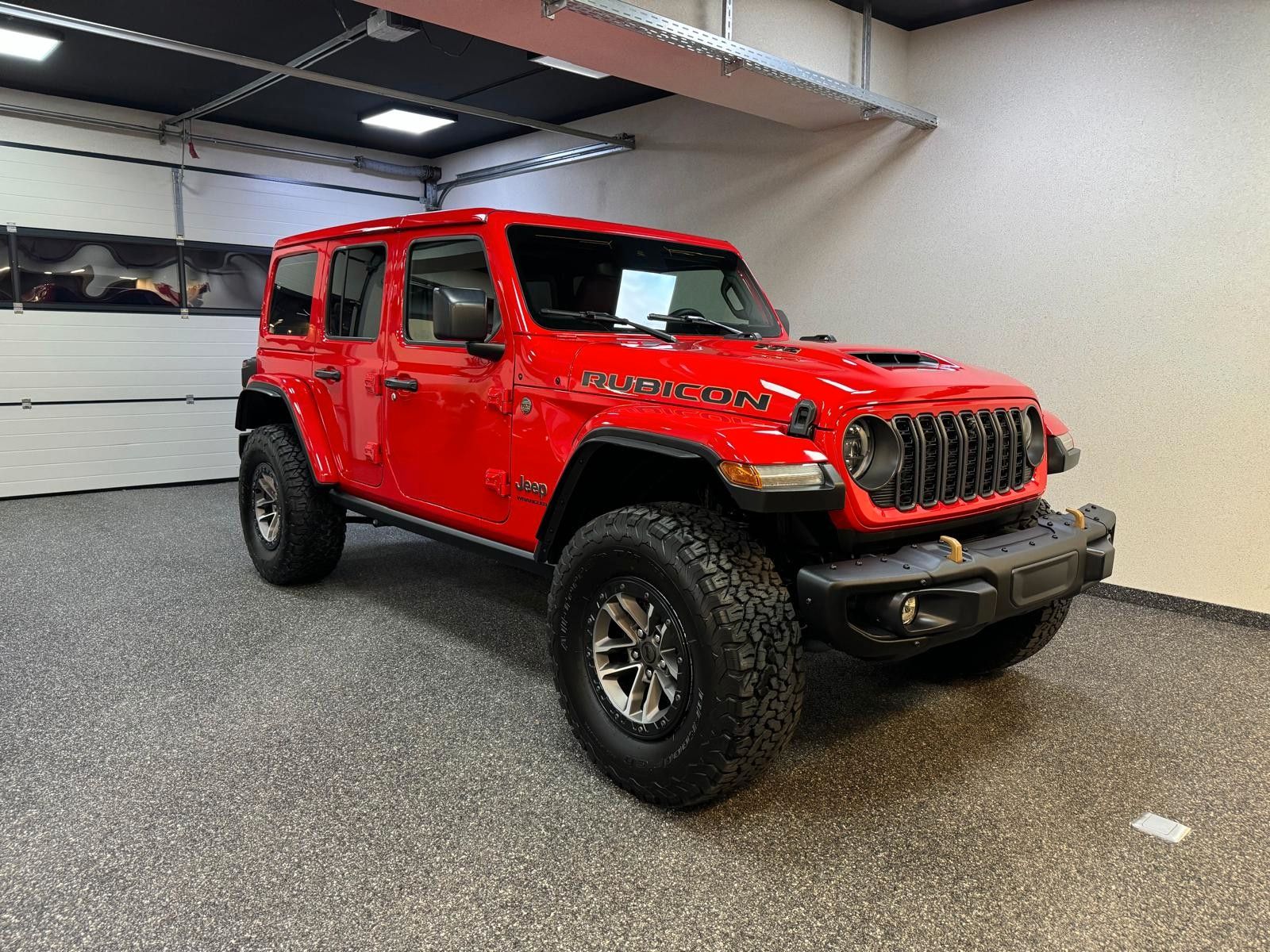 Fahrzeugabbildung Jeep RUBICON 392-6.4L HEMI V8-RECON 35"-STEEL BUMPER