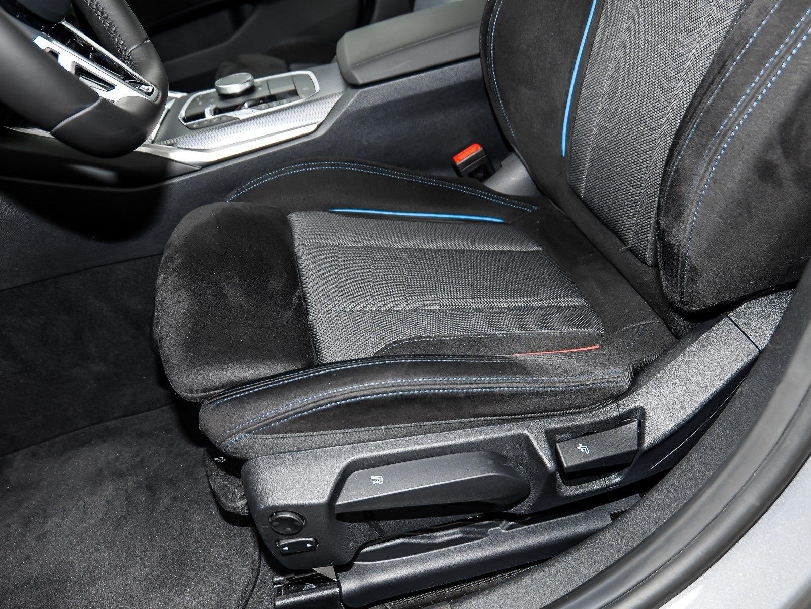 BMW 330i xDrive Touring M Sport HUD PANO ACC AHK LED