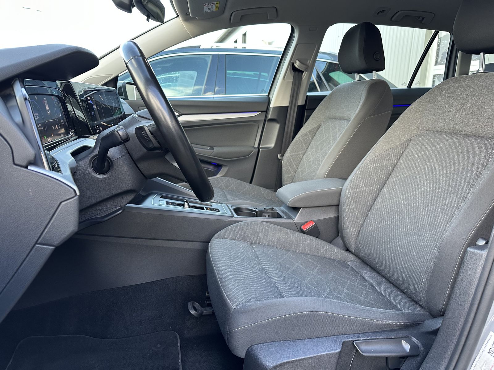 Fahrzeugabbildung Volkswagen Golf Variant 2.0 TDI DSG Life NAV+LED+KAMERA+ACC