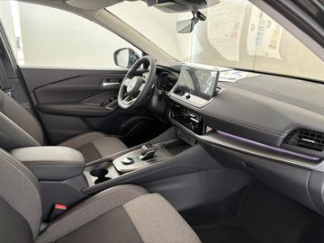 Fotografie des Nissan Qashqai 1.3 DIG-T 4x4 MHEV Xtronic N-Connecta (J