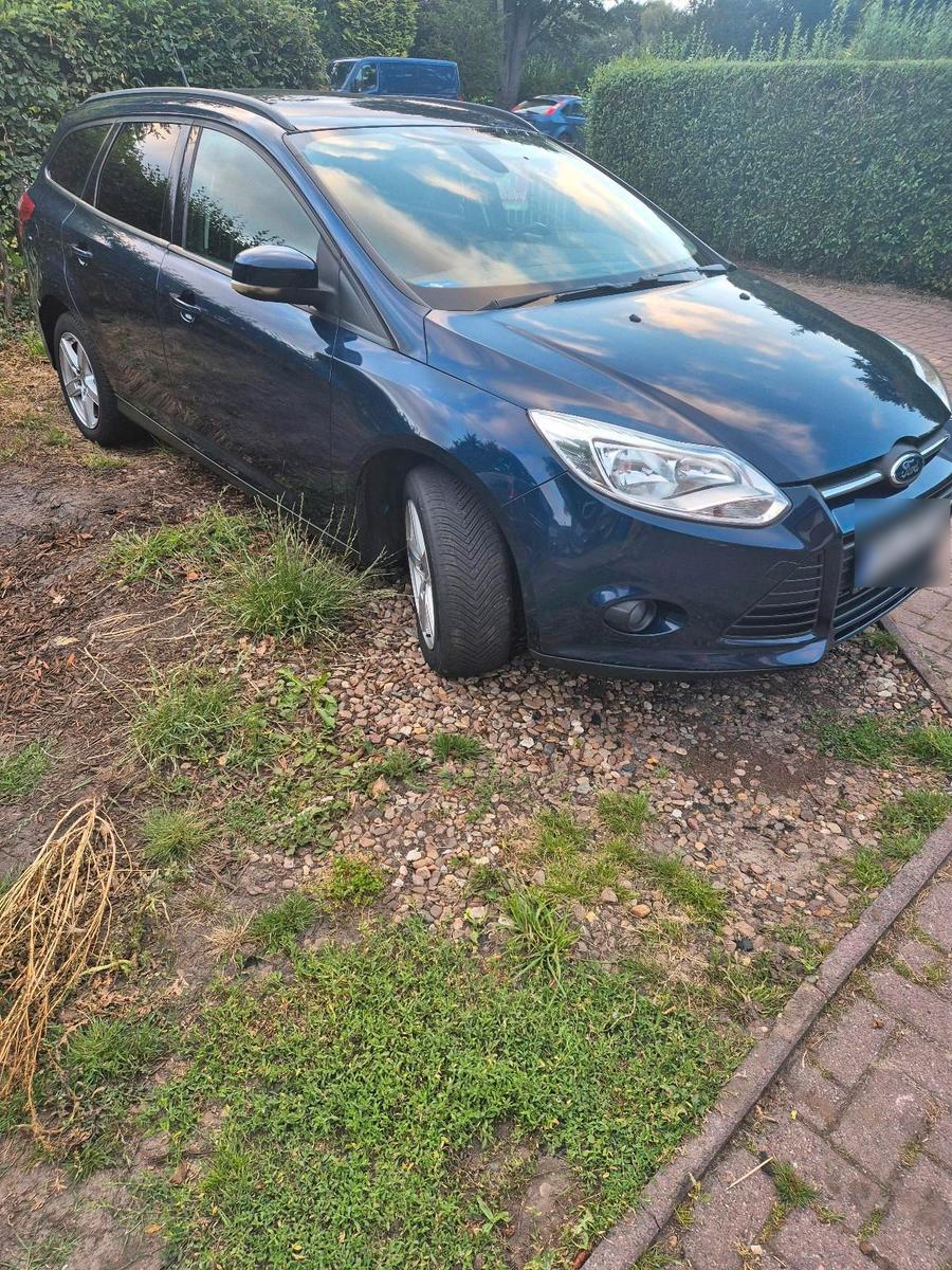 Ford Focus 2012 — вигляд ззаду