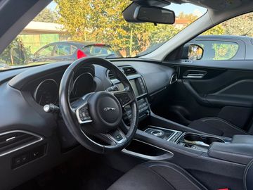 Jaguar F-Pace - 8