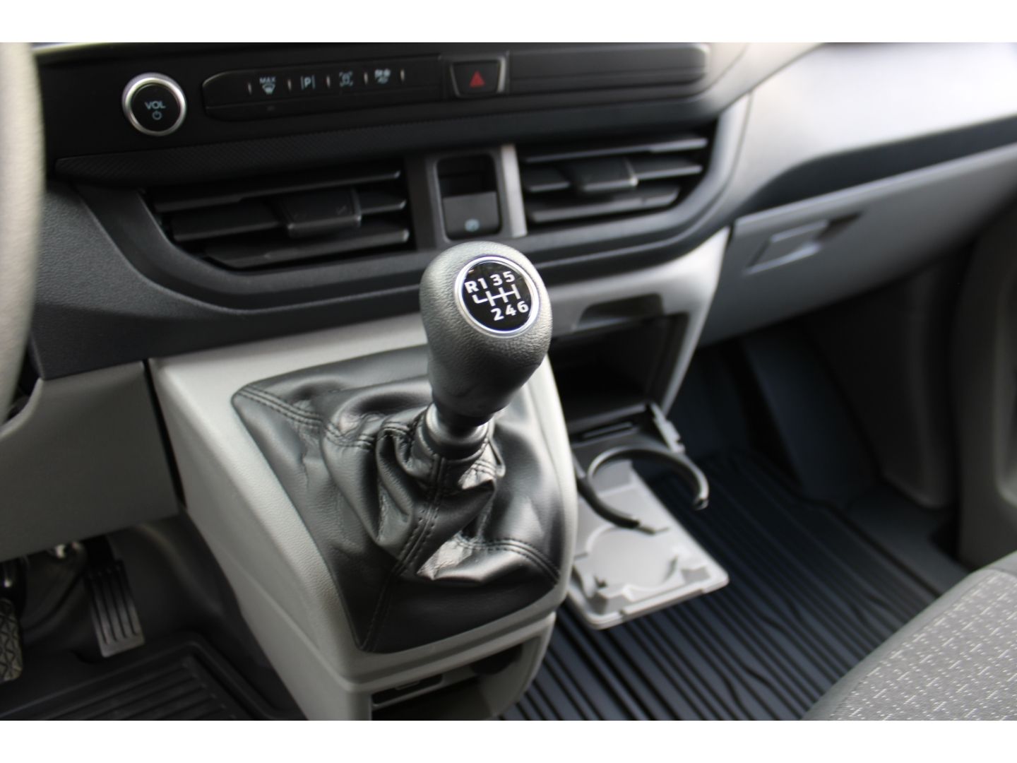 Fahrzeugabbildung Ford Transit Custom 320 L1 Trend LED GRA PDC RFK AHK