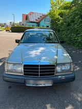 Mercedes-Benz W124 Mercedes 200 e youngtimer - Mercedes-Benz: Youngtimer W124