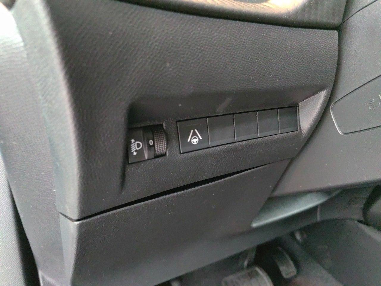 Peugeot 2008 Allure Hybrid 100 e-DSC6 Navi,360°