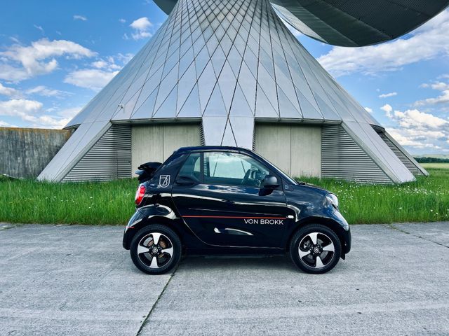 Smart EQ ForTwo Cabrio*Passion*Premium*22kW*Garantie