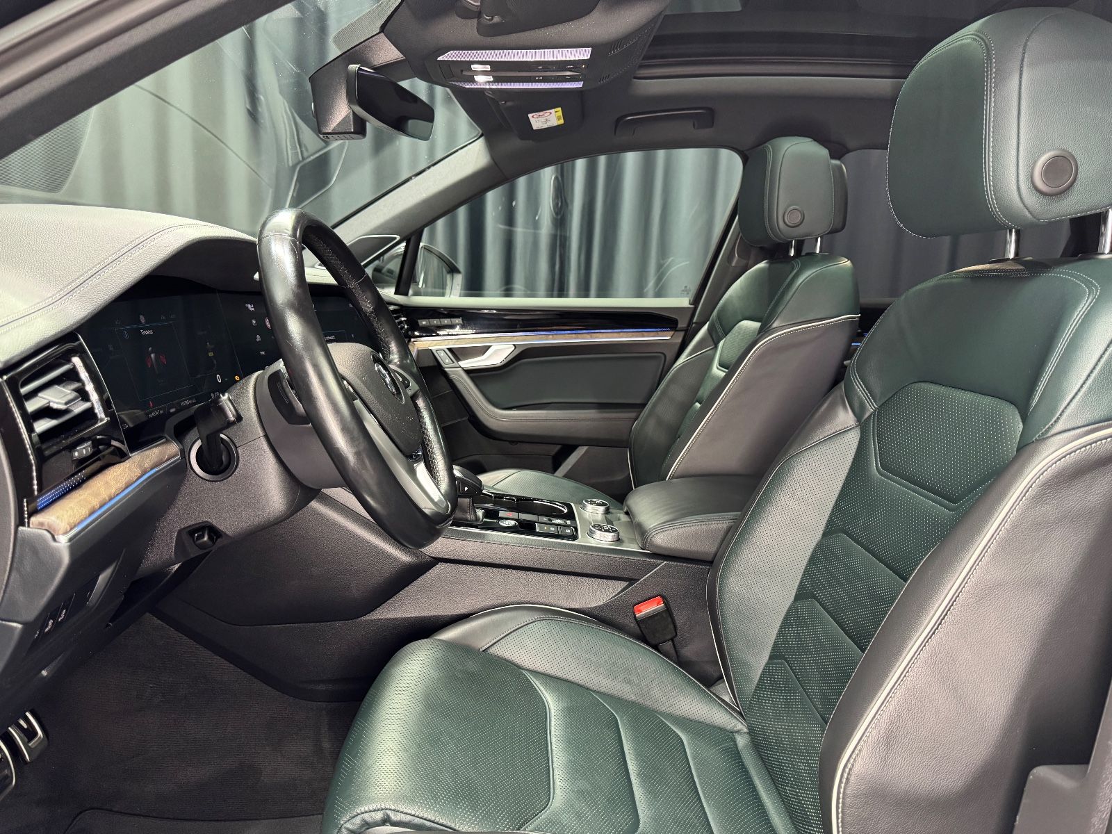 Fahrzeugabbildung Volkswagen Touareg 4.0 TDI V8 Atmosphere 4Motion|R-LINE|AHK