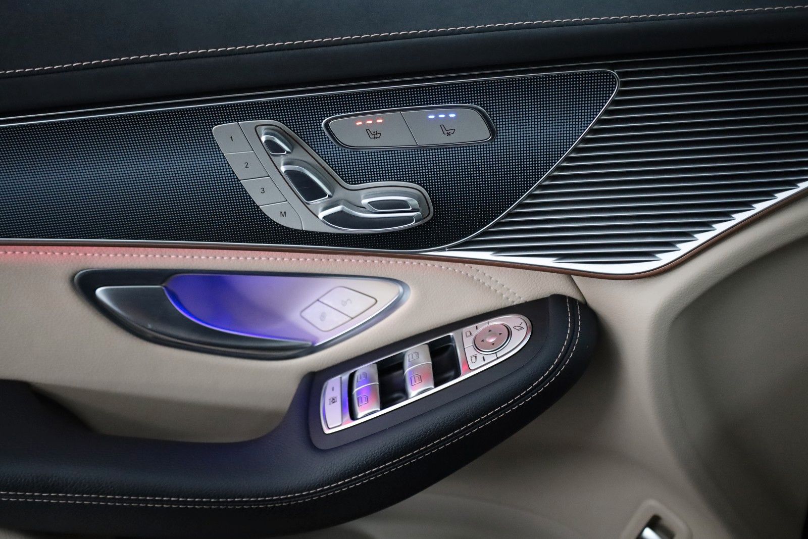 Fahrzeugabbildung Mercedes-Benz EQC 400 4M,Leder,HUD,360°Kam.,SD,ACC,Sitzlüftung