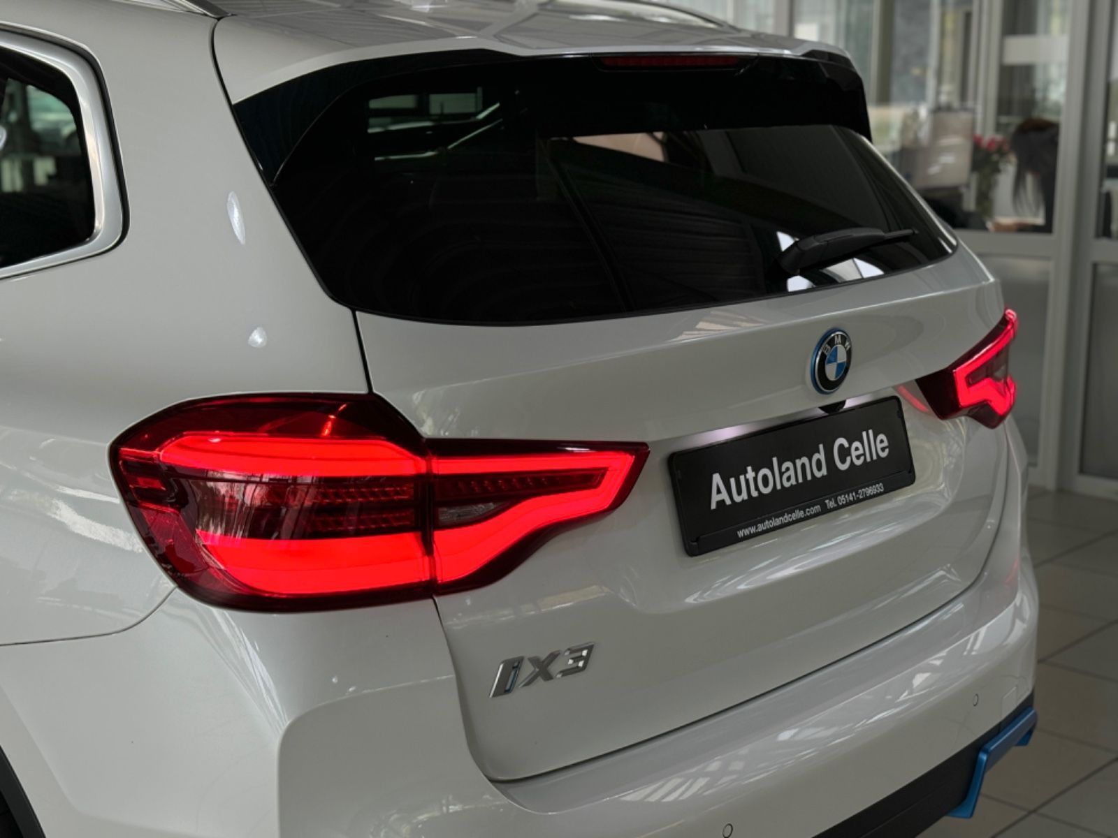 Fahrzeugabbildung BMW iX3 Impressive 360°HUD DAB H/K Komfort 20Zoll