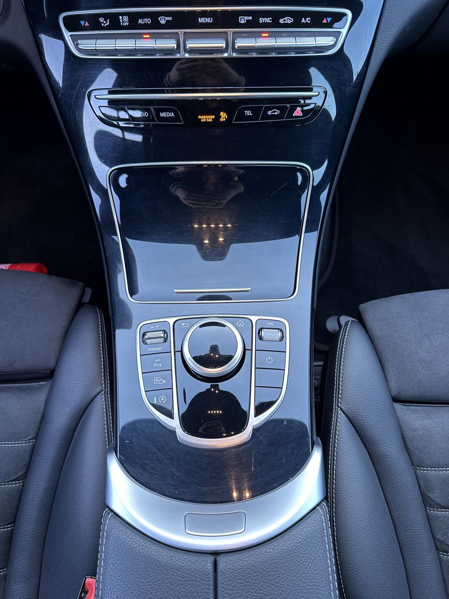 Fahrzeugabbildung Mercedes-Benz C 220d T AMG-Line NAV+AHK+CARPLAY+BURMESTER+18ZO