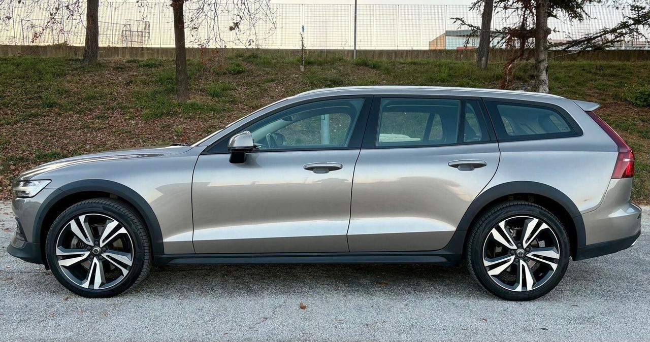 Volvo V60 Cross Country D4 AWD Geartronic Busine