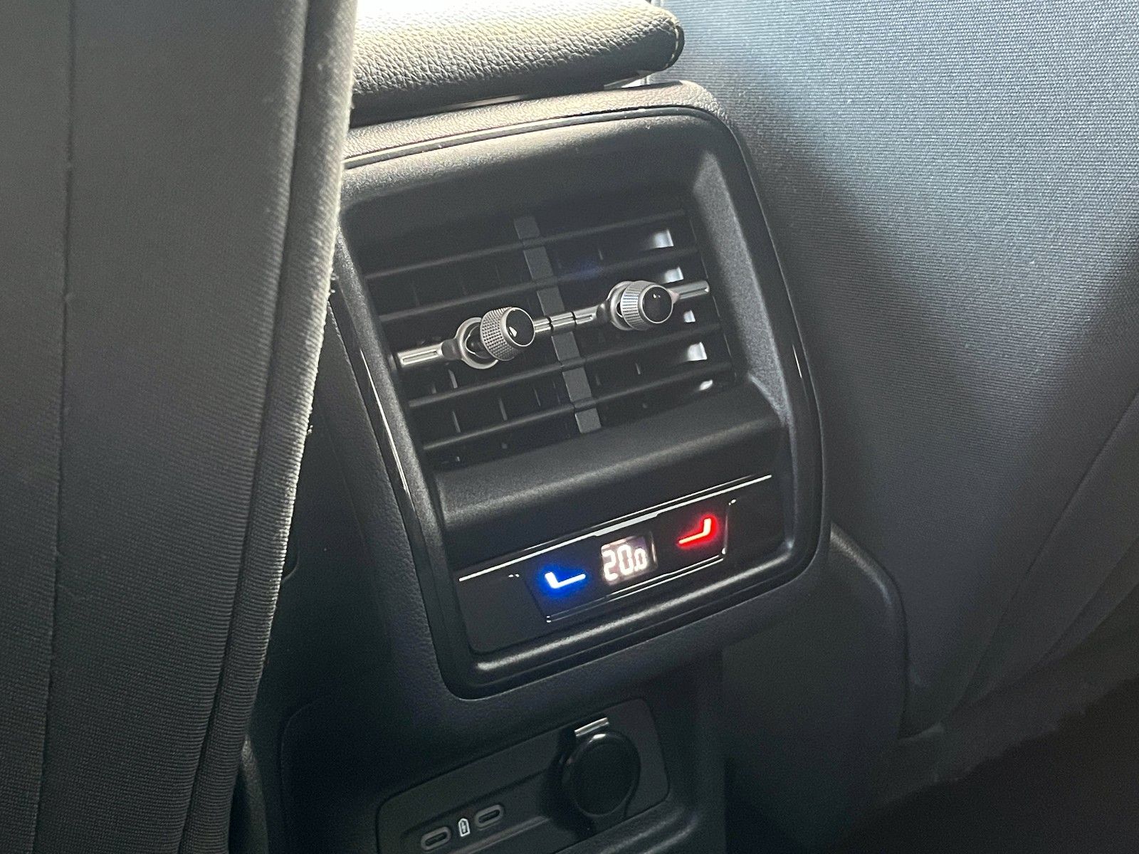 Fahrzeugabbildung SKODA Kodiaq 1.5 TSI mHEV*7-Sitzer*DSG*ViCo*SHZ*LED**