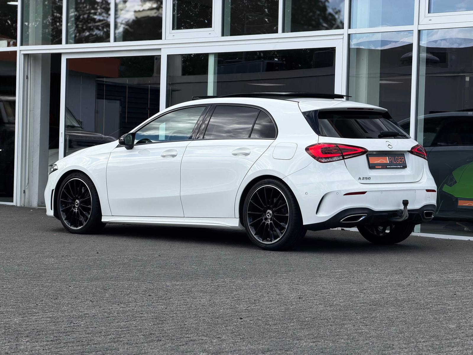 Mercedes-Benz A250*AMG*AHK*Digital*Ambiente*Pano*LED*Alcantara