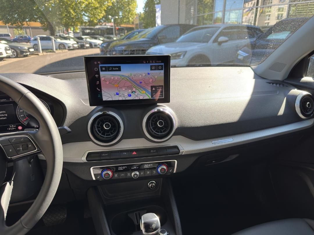 Fahrzeugabbildung Audi Q2 Advanced 35 TFSI stronic Parken AHK Navi