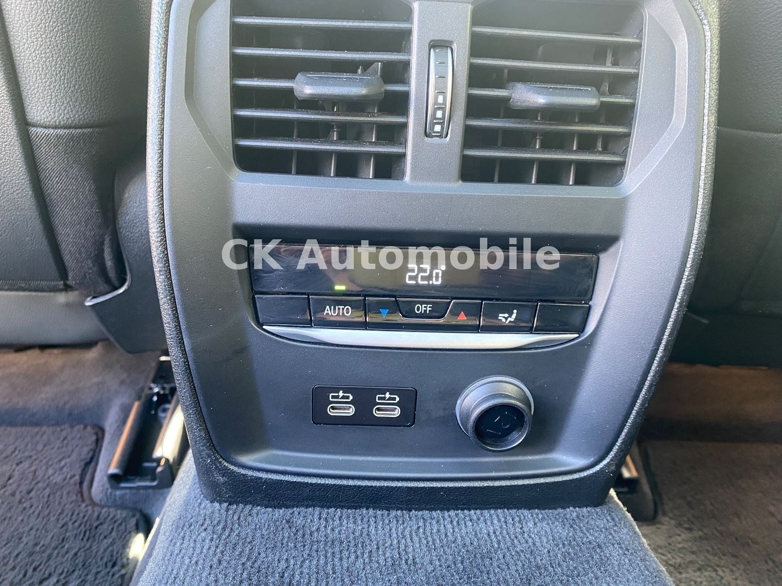 Fahrzeugabbildung BMW M340i Touring xDrive/Navi/HeadUP/Pano/360°