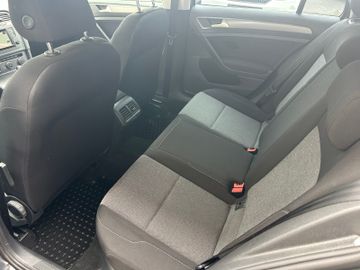 Volkswagen Golf - 11