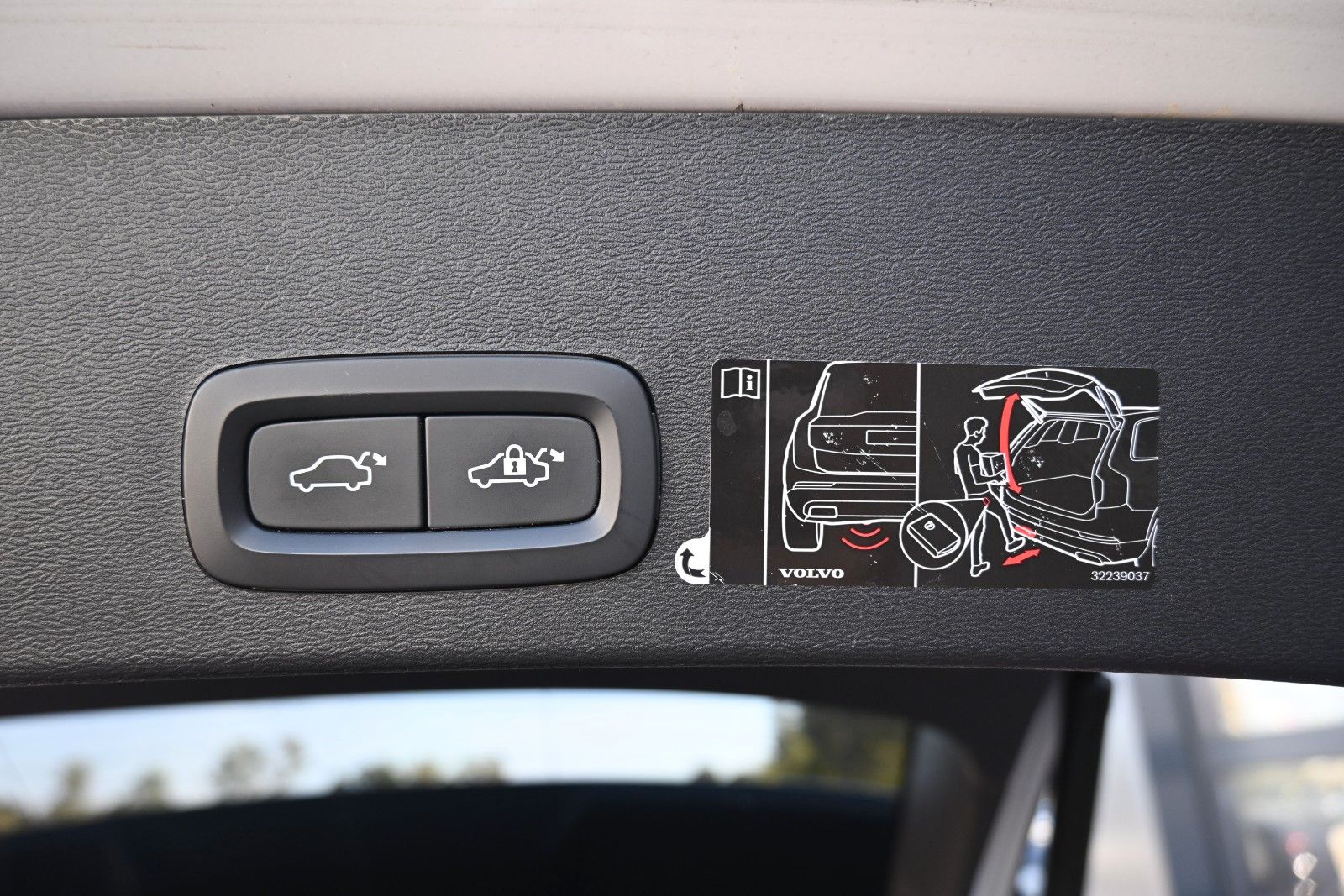 Fahrzeugabbildung Volvo XC40 T4 FWD Autom. R-Design*FSHZG*H&K*RFK*ACC*