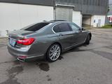BMW 740d xDrive - - graue BMW 740