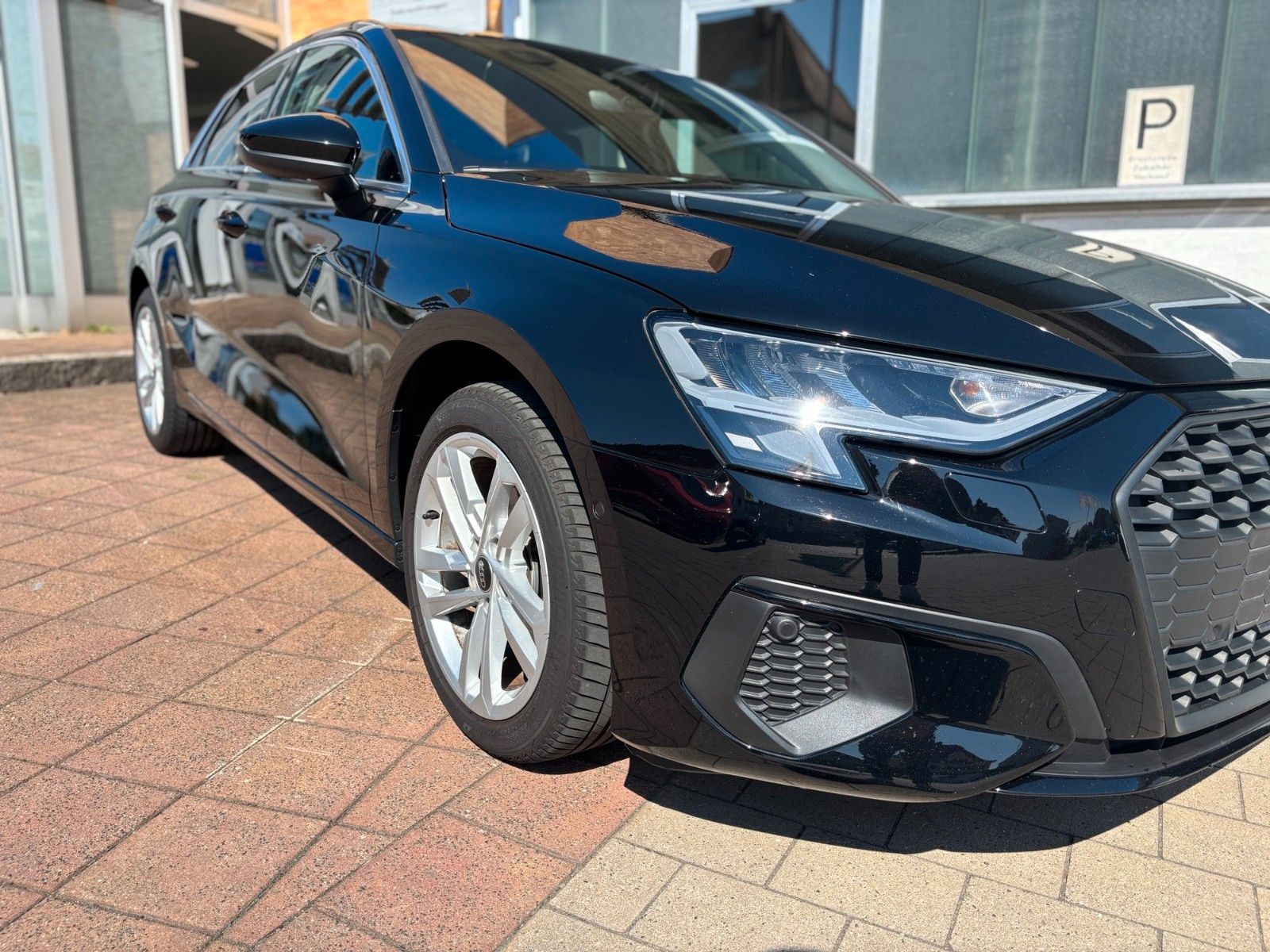 Fahrzeugabbildung Audi A3 Sportback 30 TFSI basis