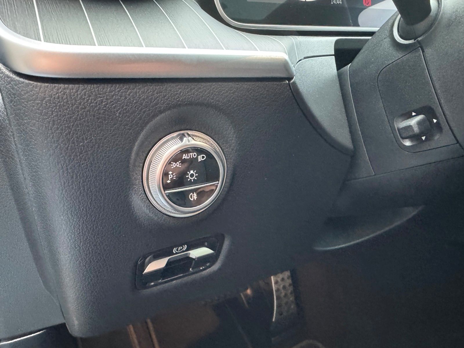 Fahrzeugabbildung Mercedes-Benz C 220d T AMG Digital+AHK+Pano+Memory+360°+SKLIMA