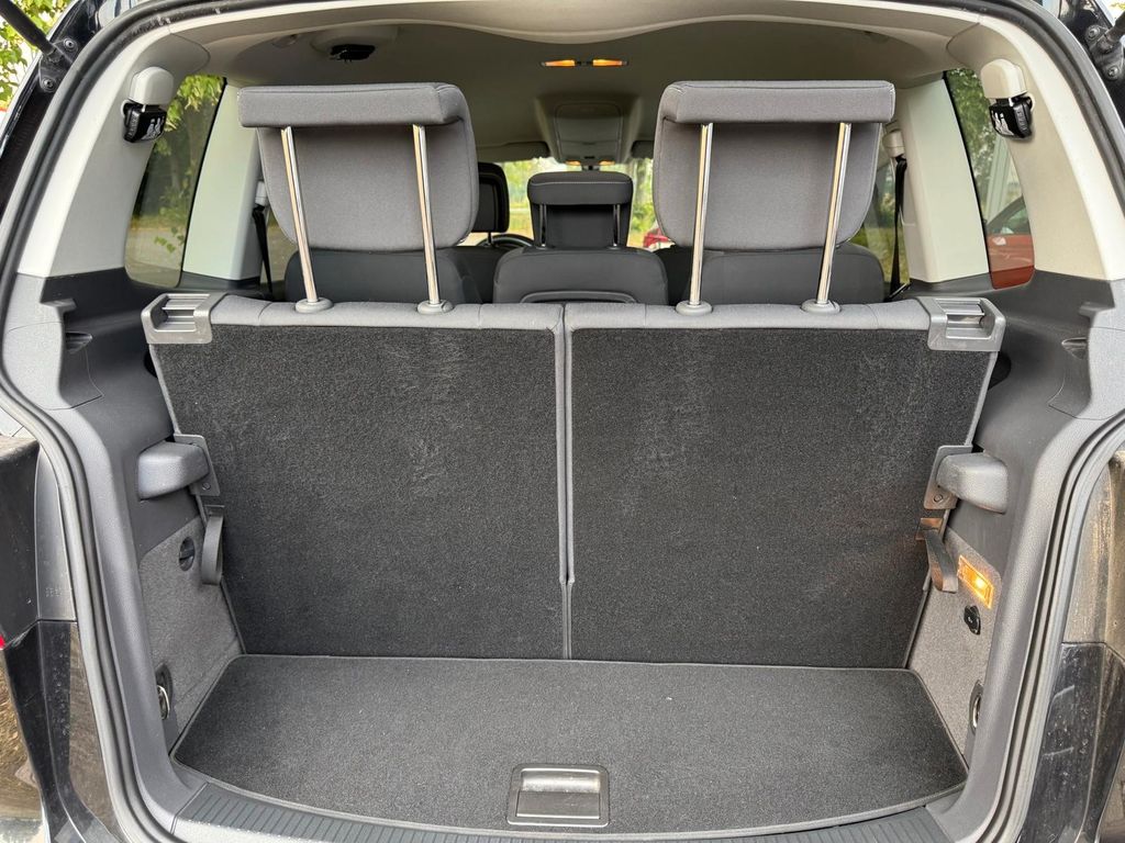 Volkswagen Touran 1.6 TDI Comfortline 7-Sitze Facelift - Bild 16