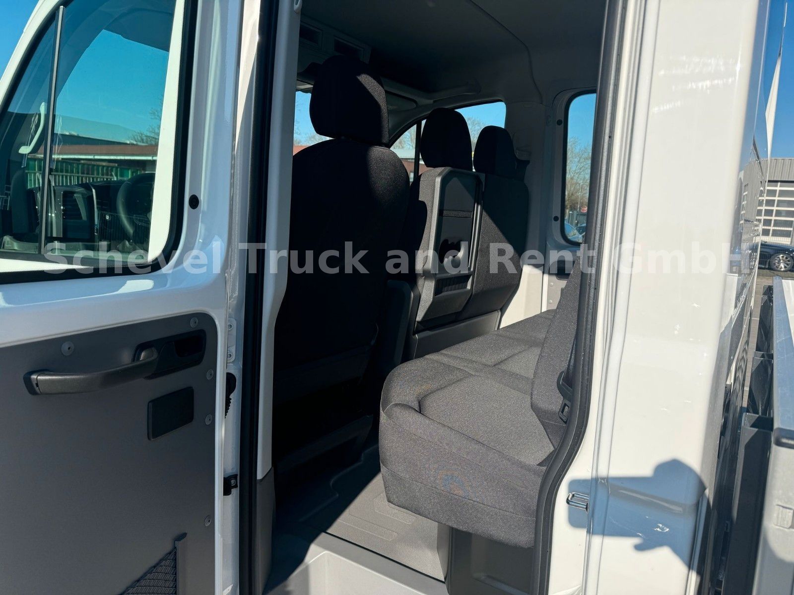 Fahrzeugabbildung MAN TGE 3.180 4x4 DoKa Pritsche Kurz NEXT LEVEL