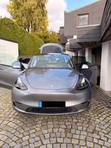 Tesla Model Y Long Range Dual Motor AWD Long Range - silberne Tesla Model Y