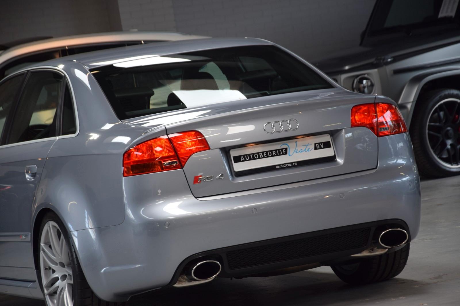 Audi RS4 RS 4 Lim. 4.2 FSI quattro V8 2-hand EU-Auto