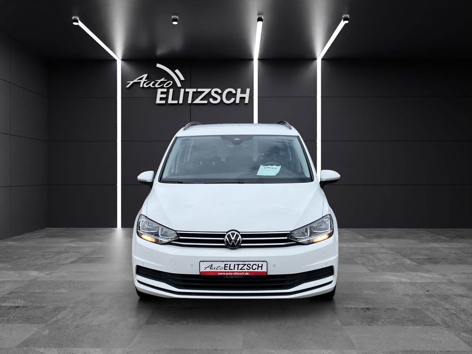 Fahrzeugabbildung Volkswagen Touran TSI Comfortline DSG LED Navi ACC PDC SH
