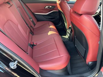 BMW 330e XDRIVE A Luxury Line Head-Up HiFi DAB LED