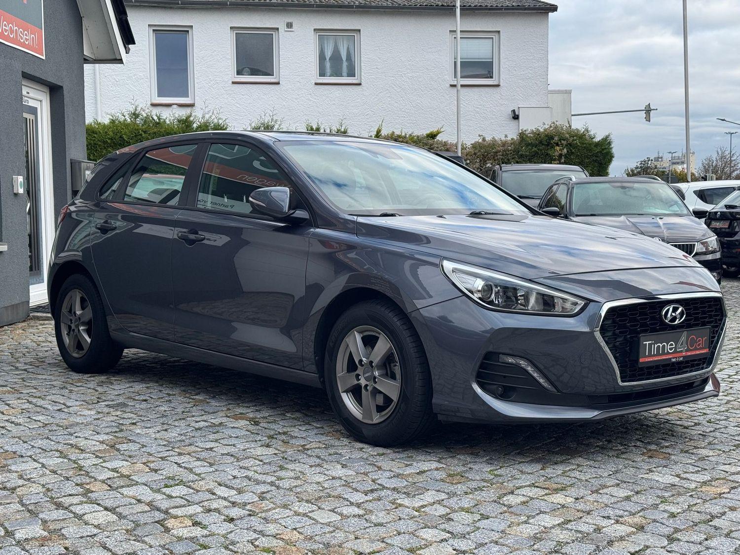 Hyundai i30 Select Kamera CarPlay Navi SHZ Tempom.
