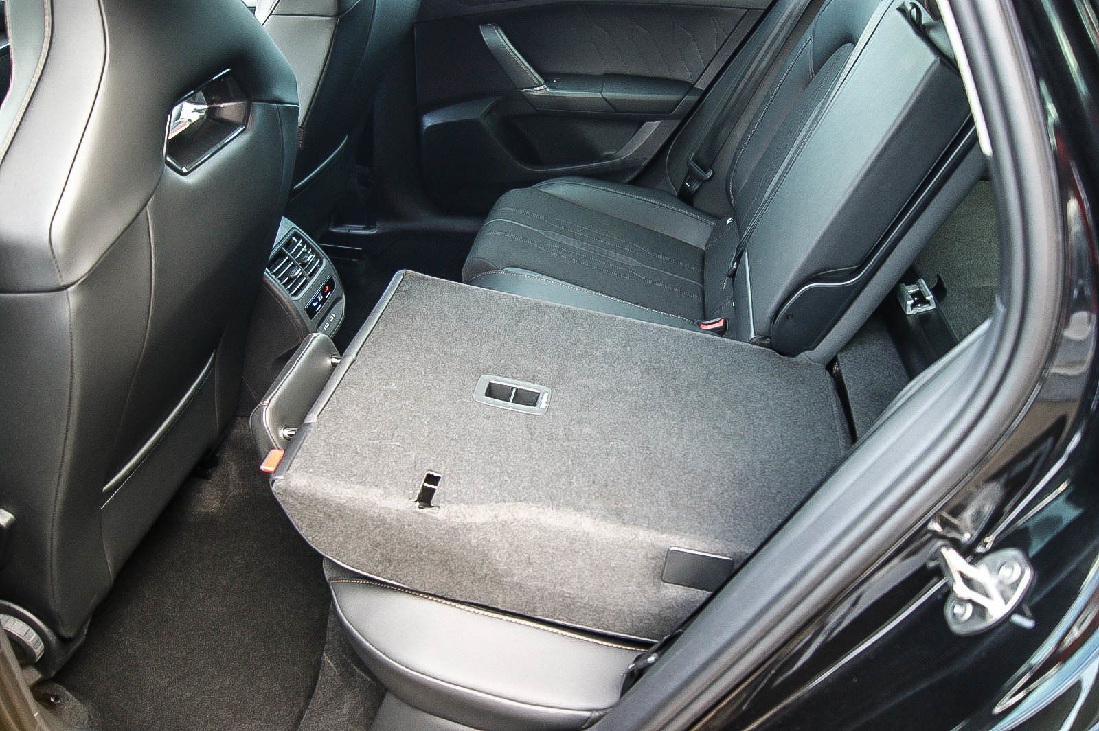 Fahrzeugabbildung CUPRA Leon Sportstourer e-HYBRID VIRTUAL ACC XL 1HAND