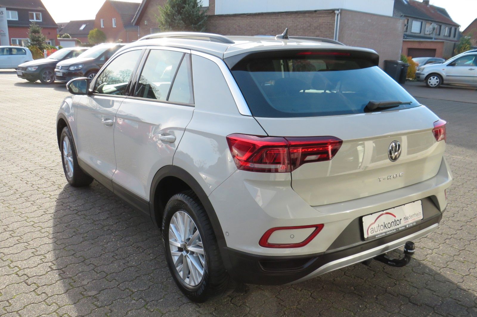 Fahrzeugabbildung Volkswagen T-Roc Life DSG AHK NAVI SITZH. APP-CON. LED 1Hd