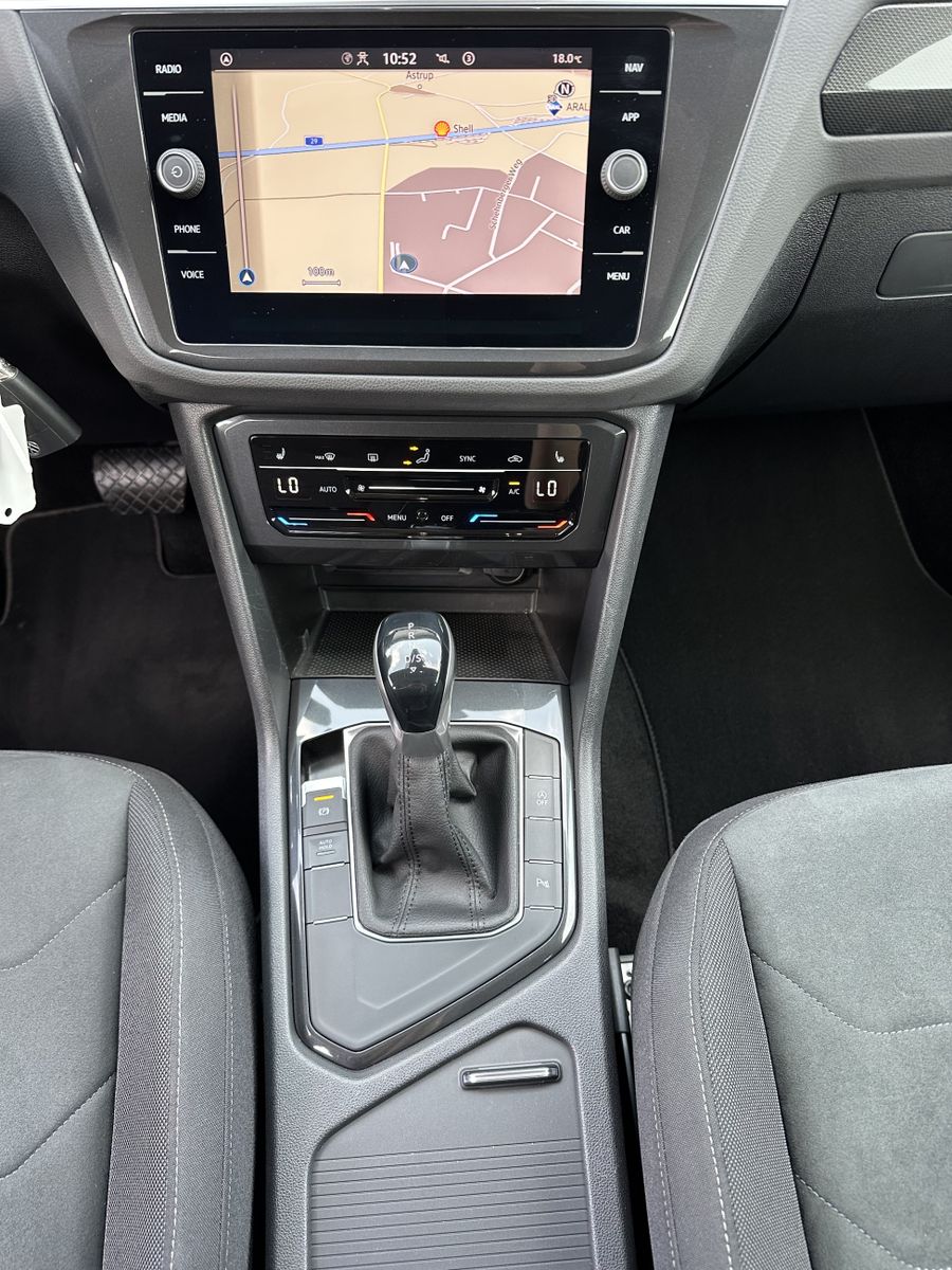 Fahrzeugabbildung Volkswagen Tiguan 1.5 TSI DSG Elegance NAV+MATRIX+ACC+VCOCK