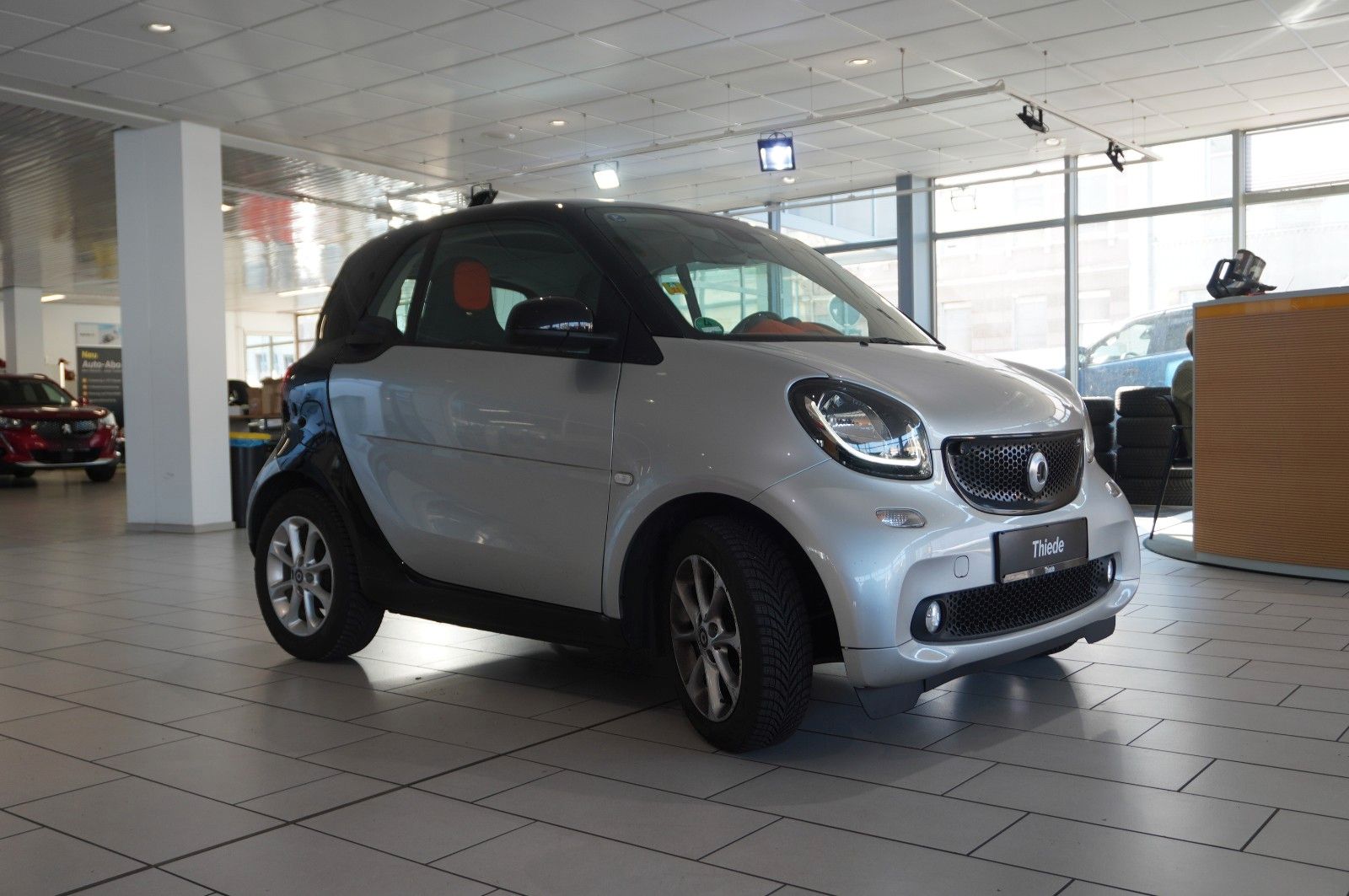 Fahrzeugabbildung Smart ForTwo 1.0 COUPE LED/KLIMA/SHZ/PANO./SPORT/USB
