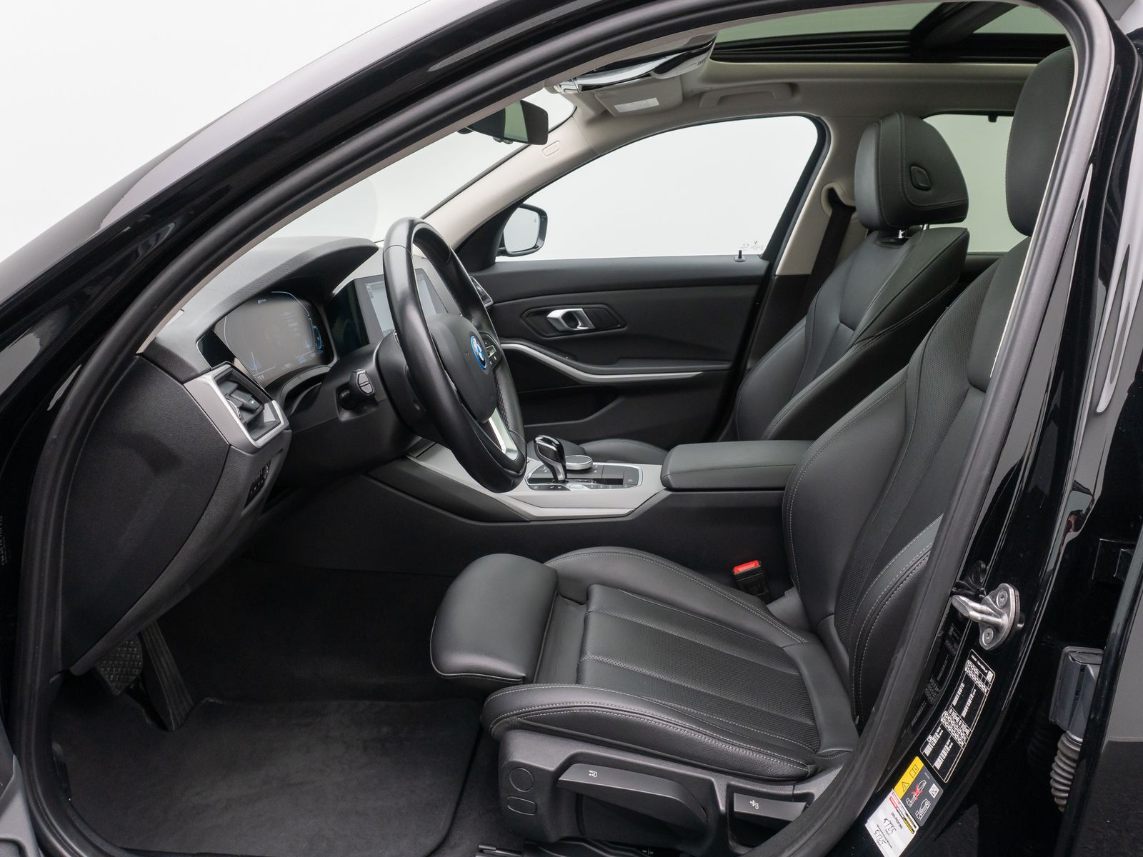Fahrzeugabbildung BMW 330e xD ACC HUD Kamera DAB Alarm Panorama 19Zoll