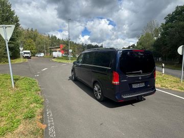 Mercedes V 220 - 4