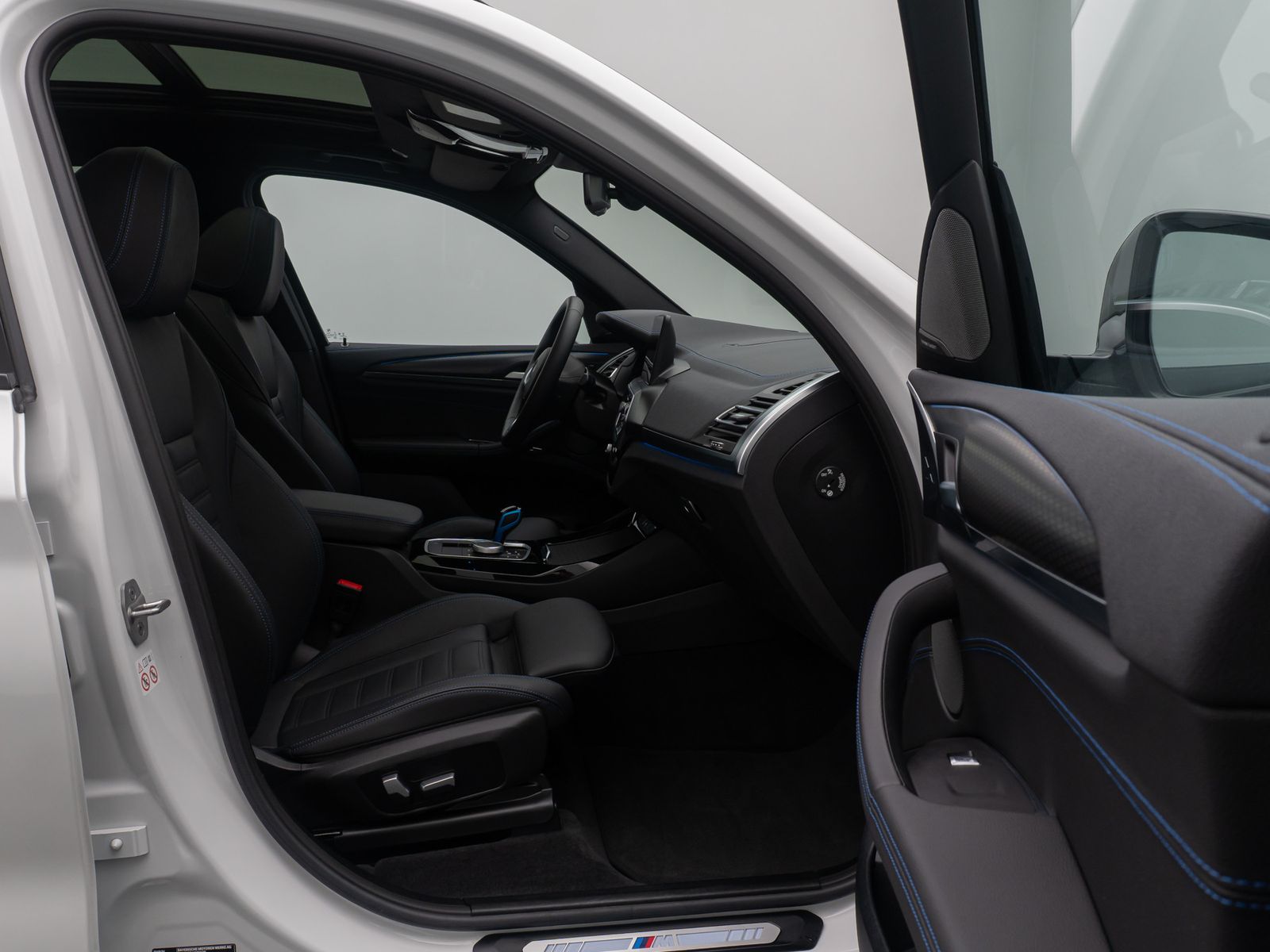 Fahrzeugabbildung BMW iX3 Impressive ACC 360°HUD AHK DAB Panorama H/K