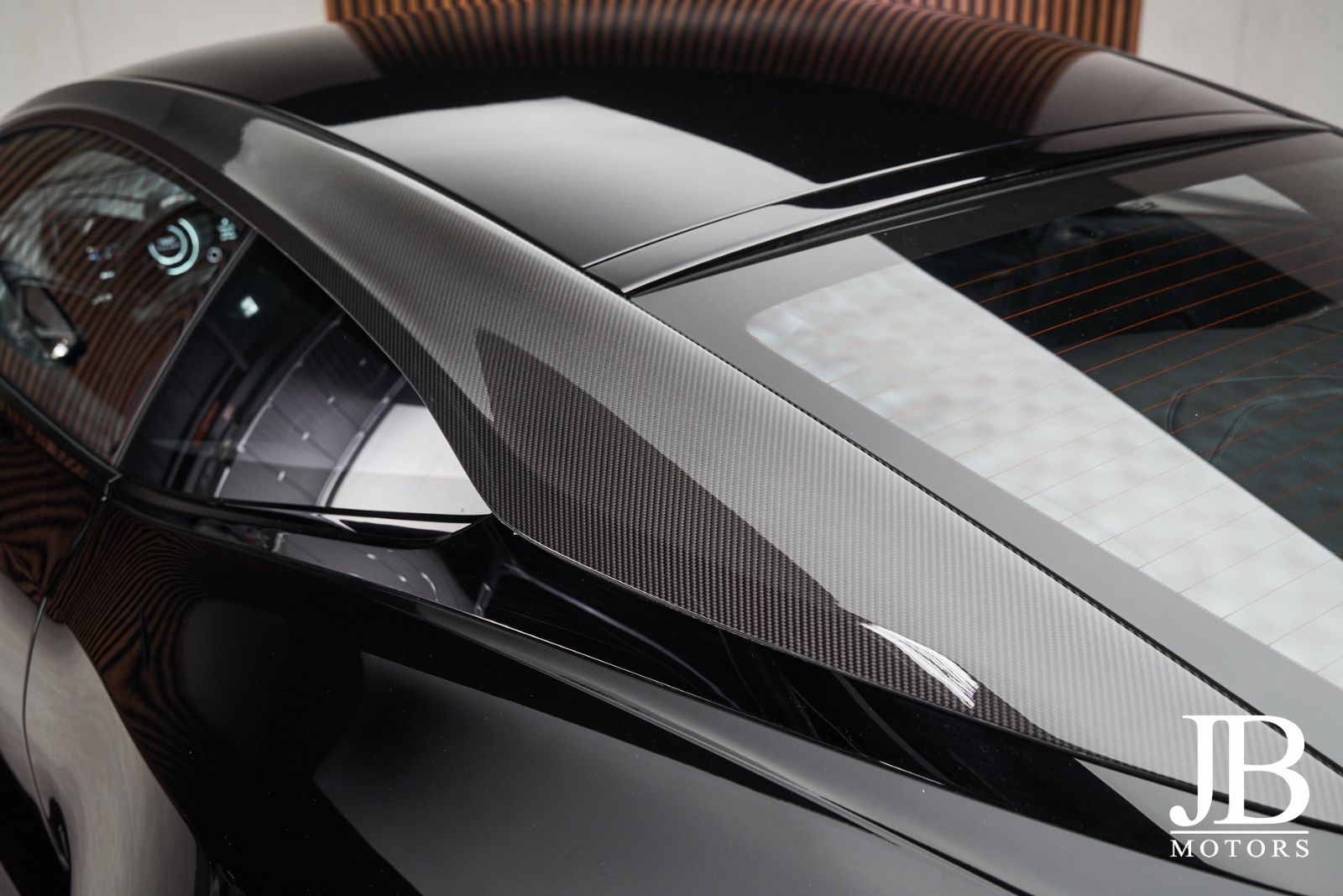 Fahrzeugabbildung Aston Martin DBS V12 770 Ultimate Carbon Performance Seats