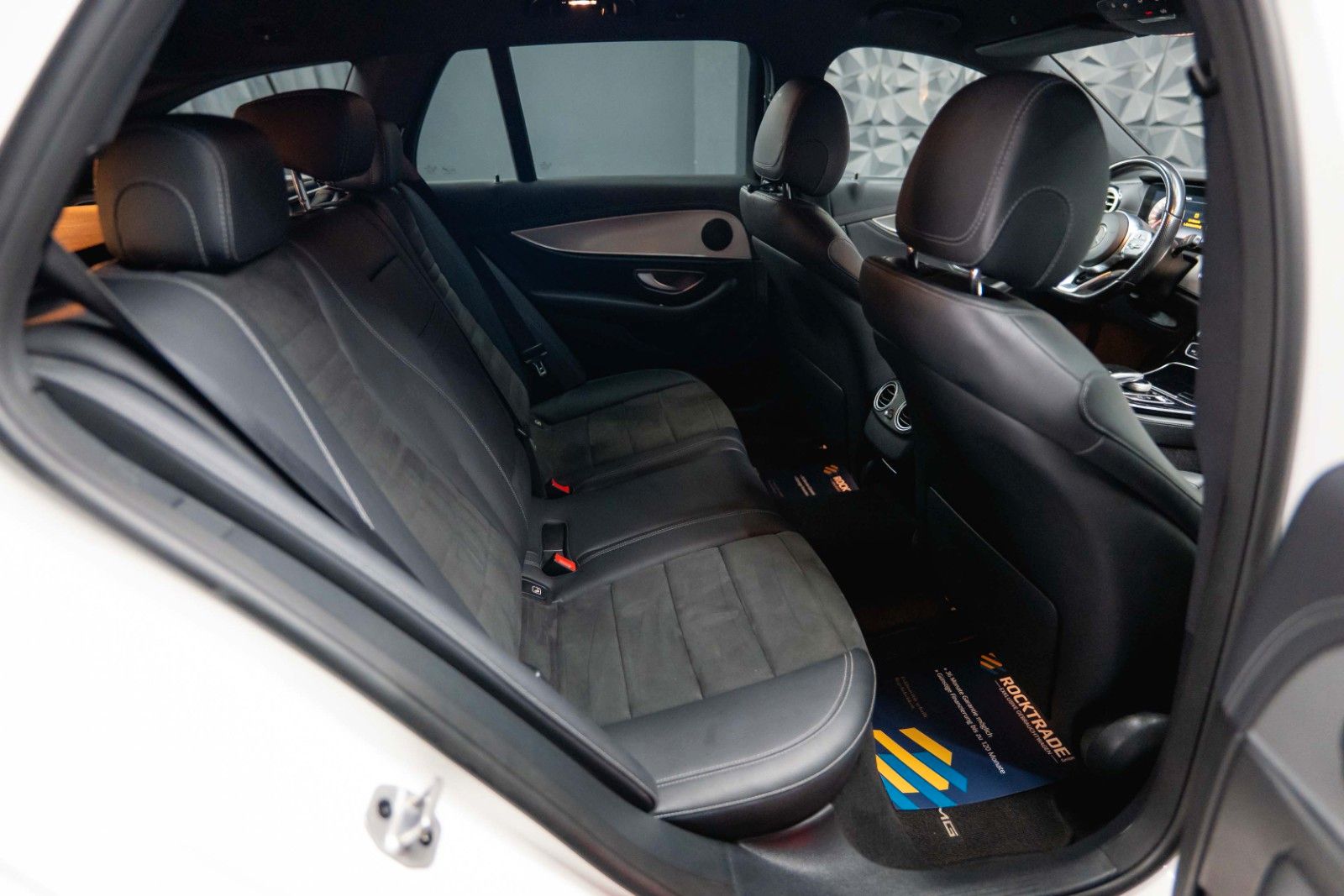 Fahrzeugabbildung Mercedes-Benz E 220d AMG Night-Paket | ACC | LED | Widescreen