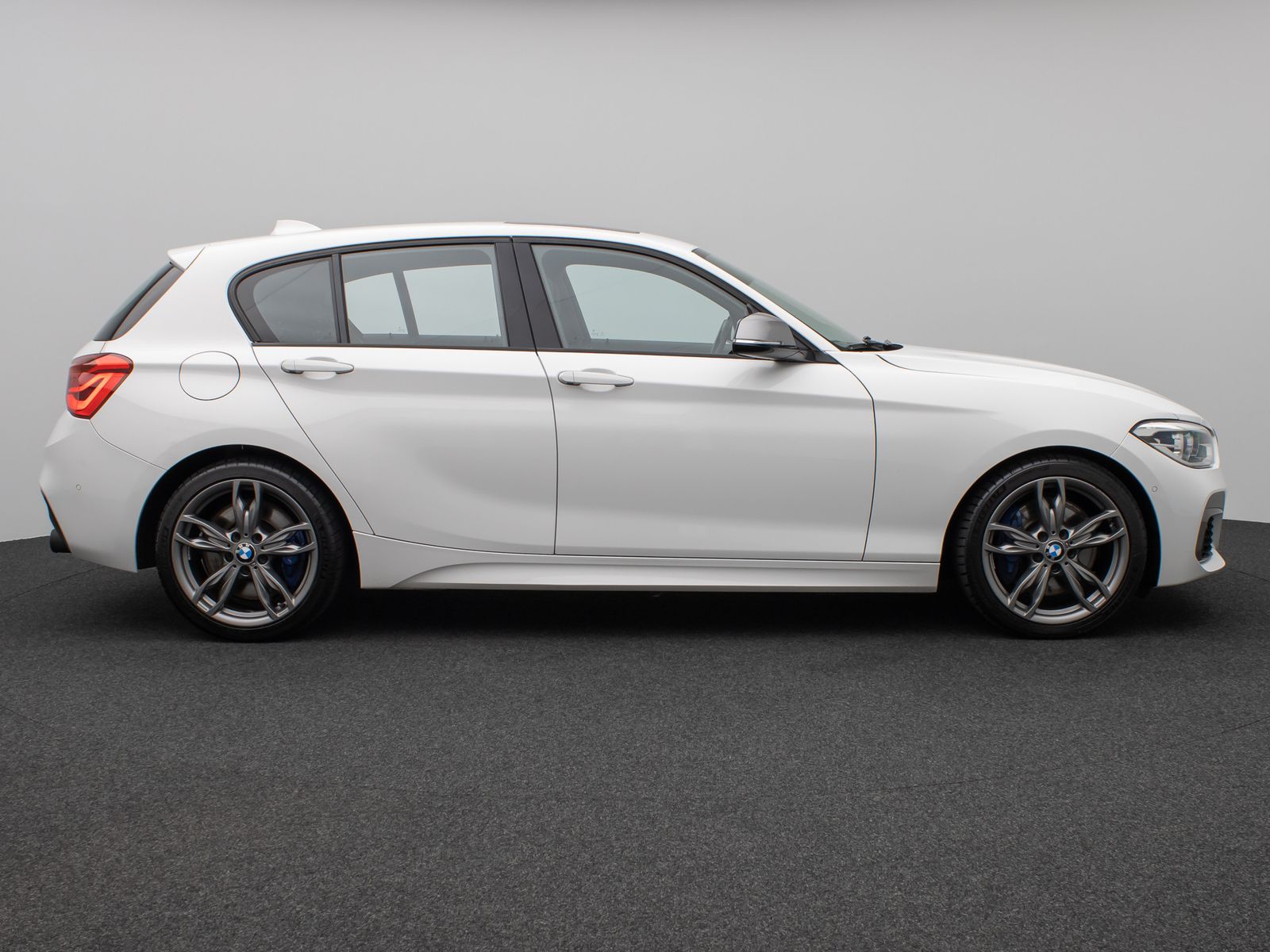 Fahrzeugabbildung BMW M135i xD Parkassist Glasdach H/K NaviPr Komfort