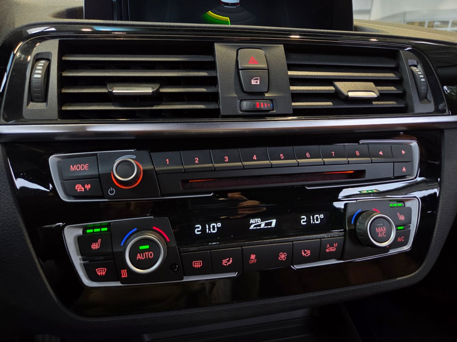 Fahrzeugabbildung BMW 220d Cabrio Sport Line H/K LED NAV SHZ PDC 17"