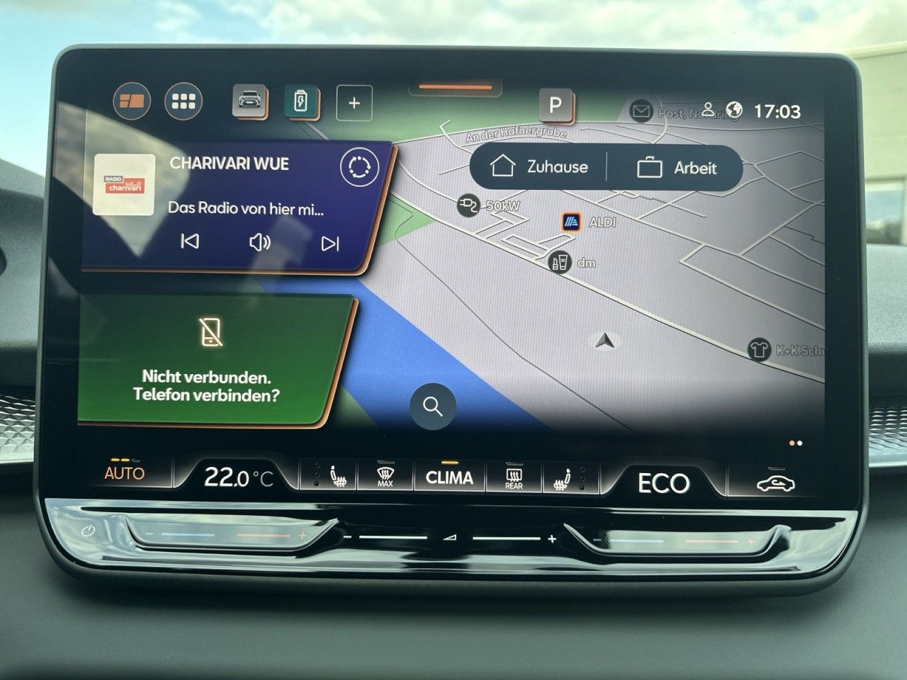 Fahrzeugabbildung CUPRA Terramar 1.5 e-HYBRID 204 PS 6-Gang-DSG - mit KI generiert/bearbeitet